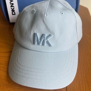 Michael Kors cap. Brand new 🩵